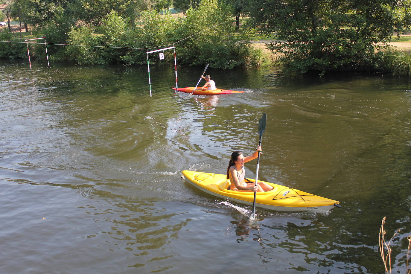 Las piraguas surcan las aguas en la XII Combinada del Águeda en Ciudad Rodrigo