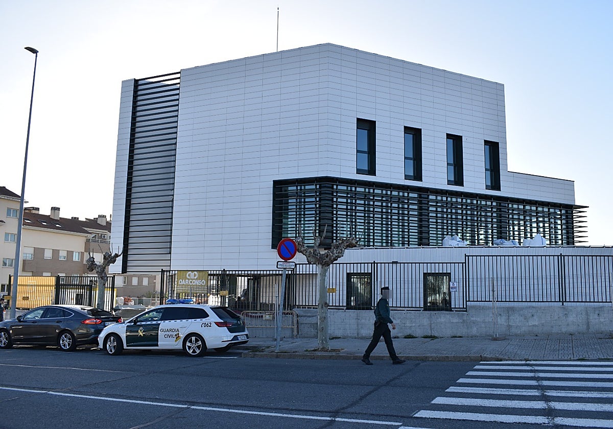 El cuartel de la Guardia Civil en Santa Marta de Tormes.