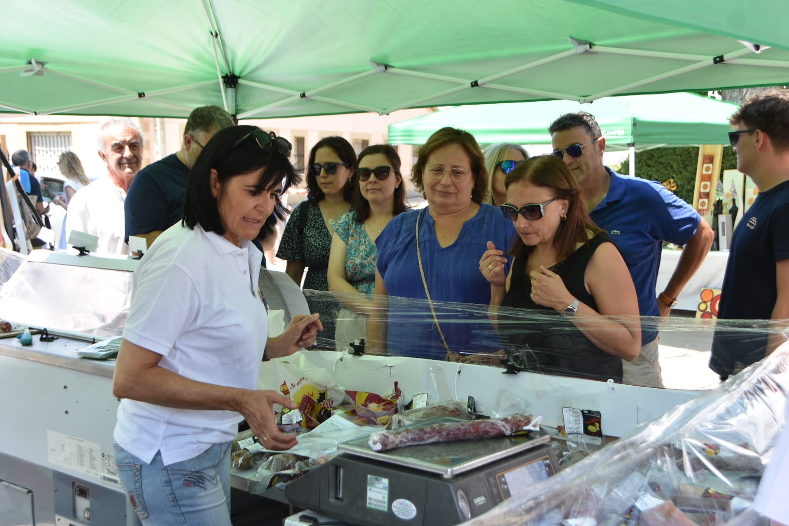 Sabor, artesanía y ambiente festivo en La Vellés
