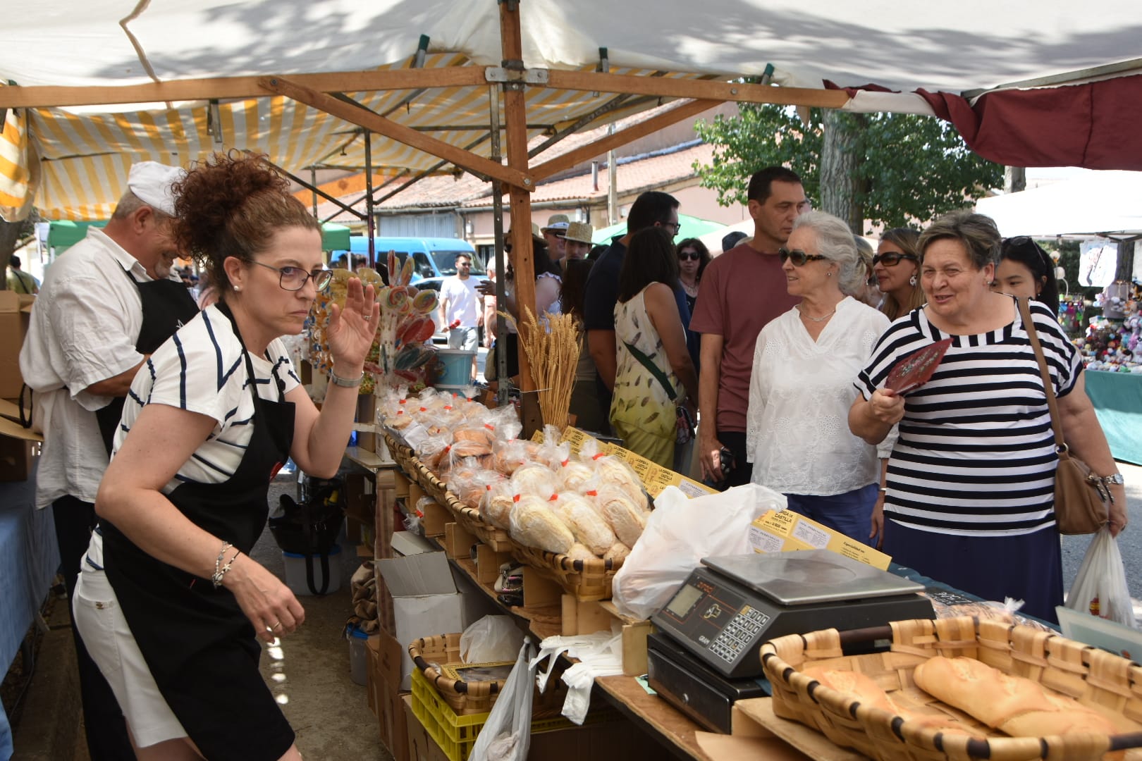 Sabor, artesanía y ambiente festivo en La Vellés