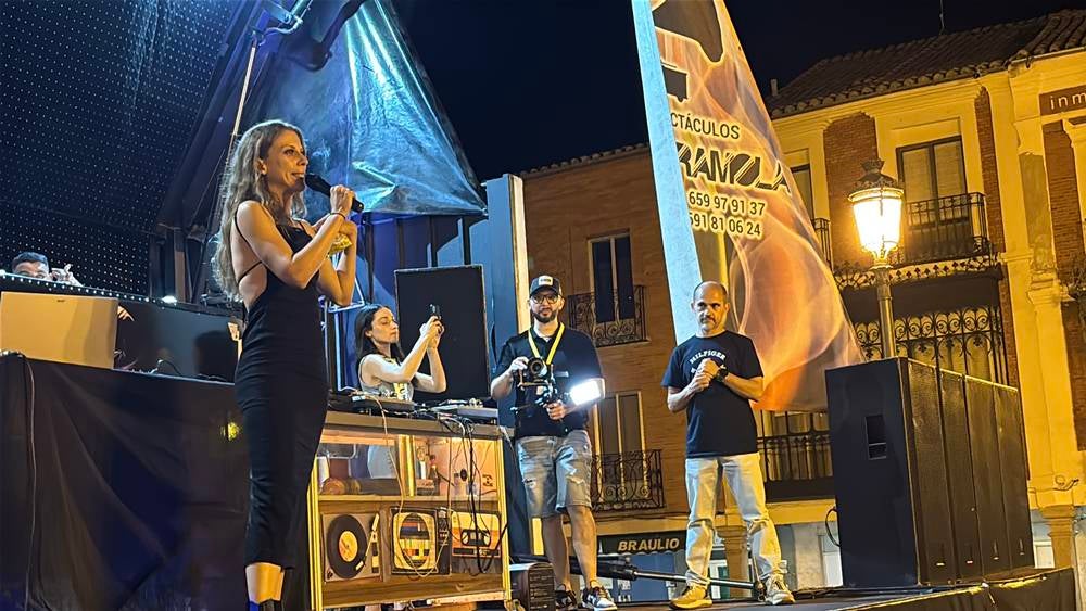 Multitudinaria respuesta a la gala solidaria Airadilos en Peñaranda