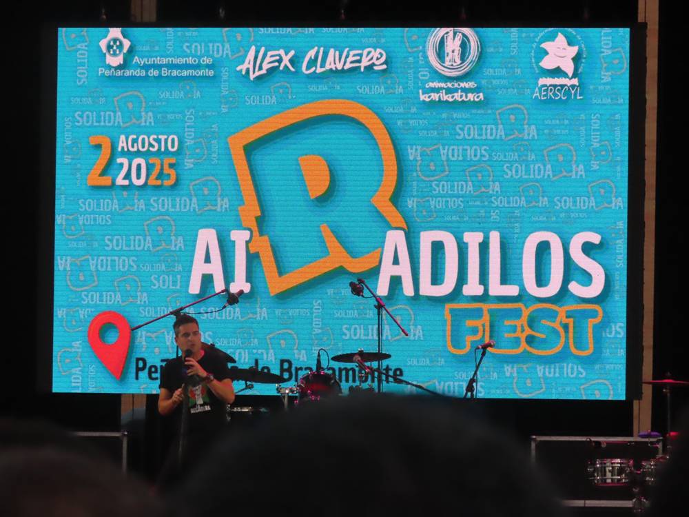 Multitudinaria respuesta a la gala solidaria Airadilos en Peñaranda