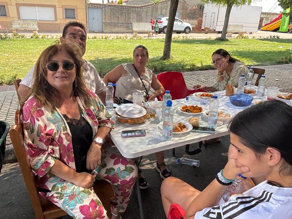 Medio millar en la paella de Villar de Gallimazo