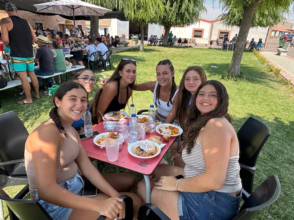 Medio millar en la paella de Villar de Gallimazo