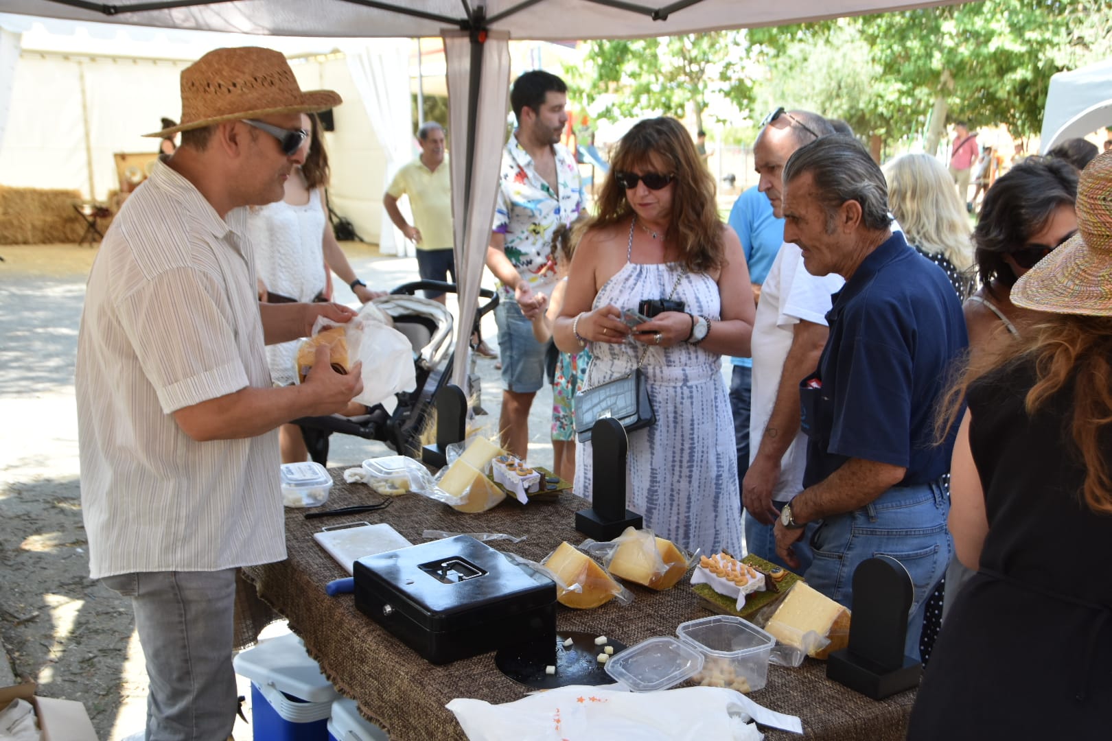 Miranda de Azán celebra su mercado más verde y creativo
