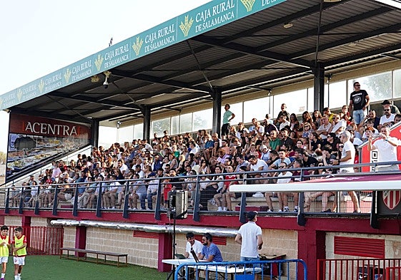 Imagen de las gradas del San Casto este domingo.