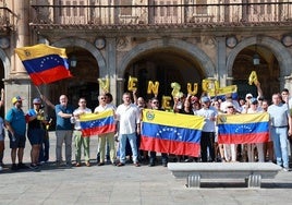 Protesta de venezolanos afincados en Salamanca en la Plaza Mayor tras las elecciones del 28 de julio de 2024.