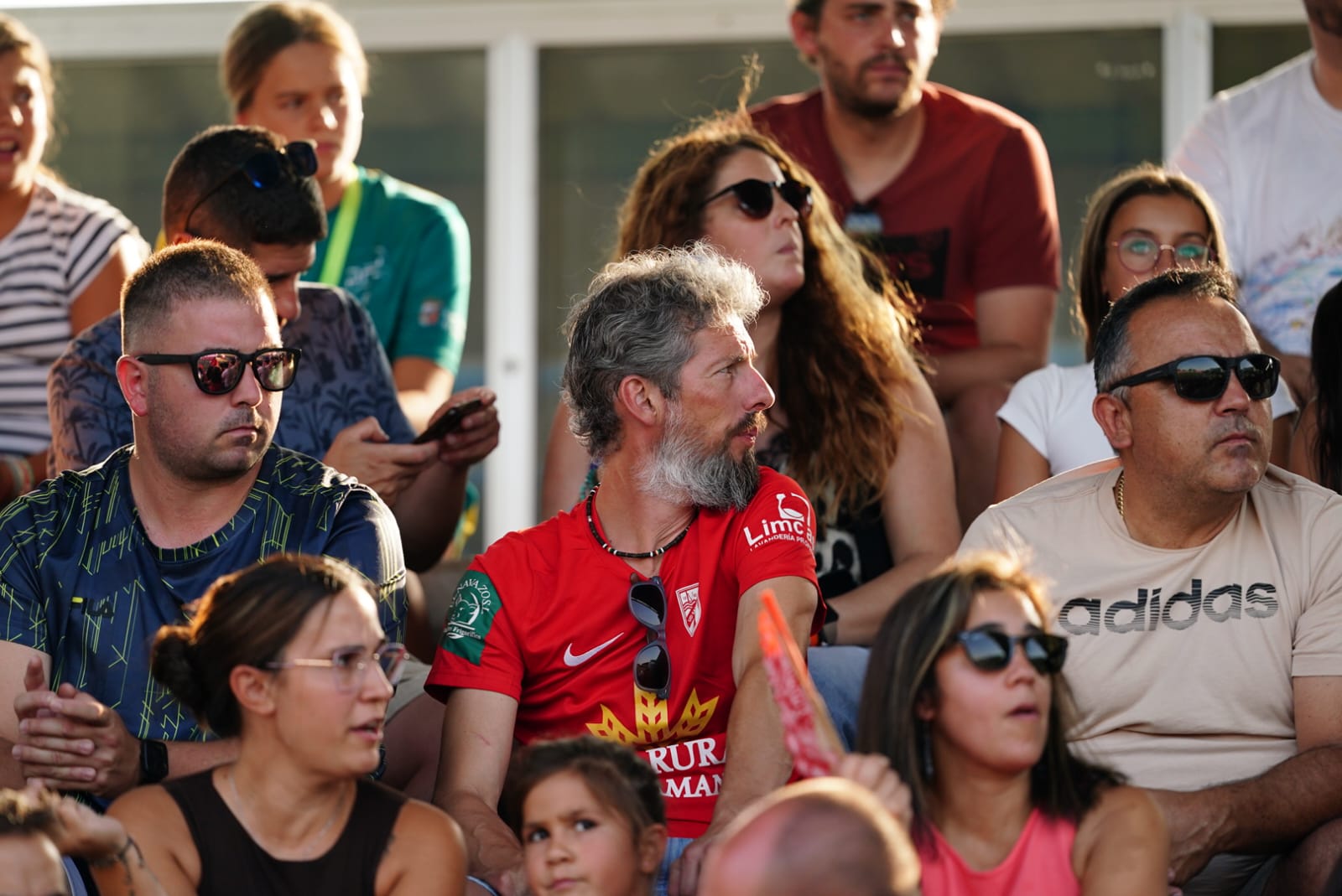 Llenazo y gran ambiente en el San Casto