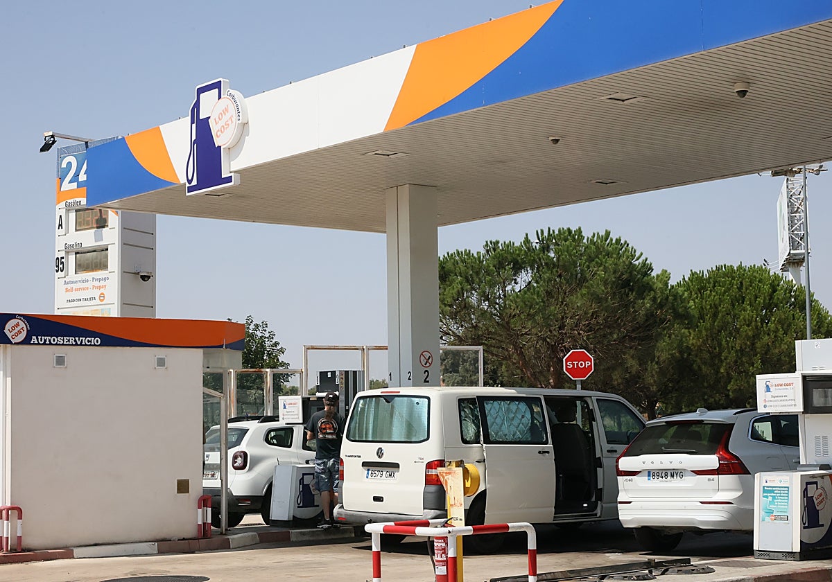 Repostaje en la gasolinera del Centro de Transportes.