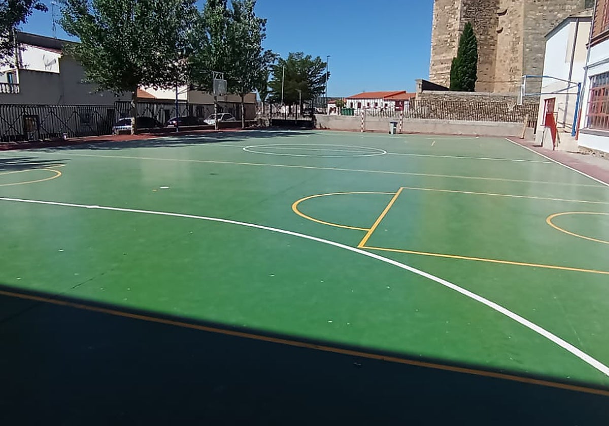 Pista deportiva del Colegio Santa Teresa, en Alba de Tormes.