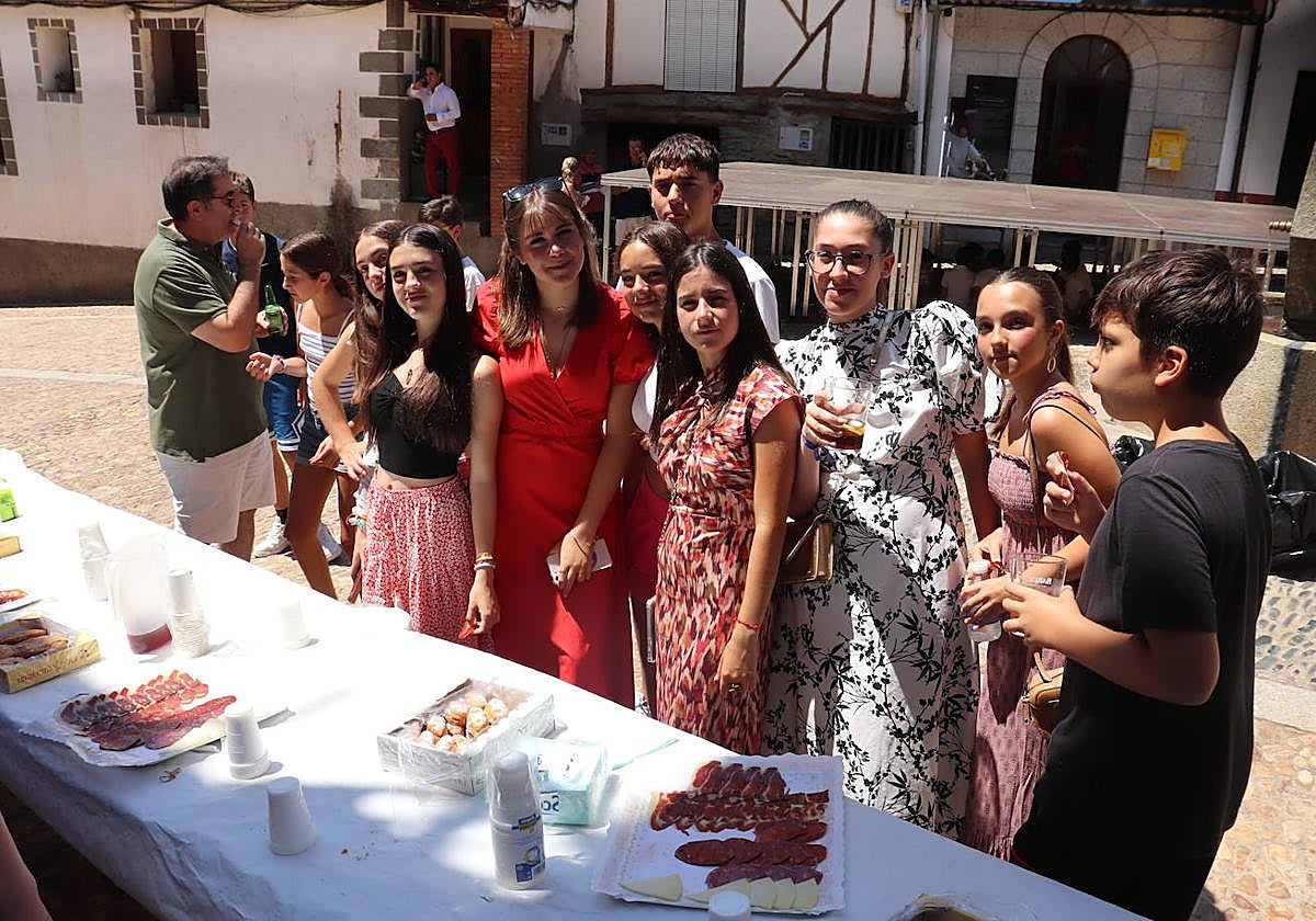 La Plaza Mayor acogerá de nuevo el convite tras la celebración de la misa de la colmena.