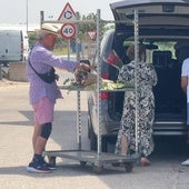Ortega Cano, comprando flores.