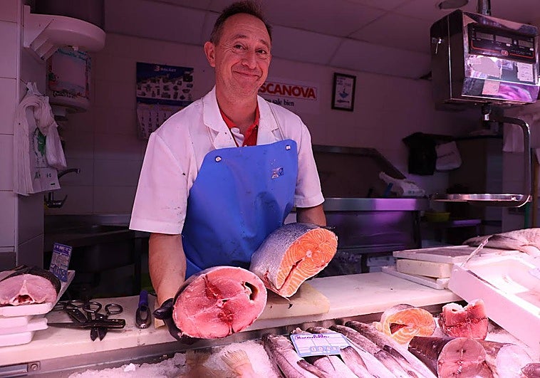 Manuel López, pescadero del Mercado San Juan.