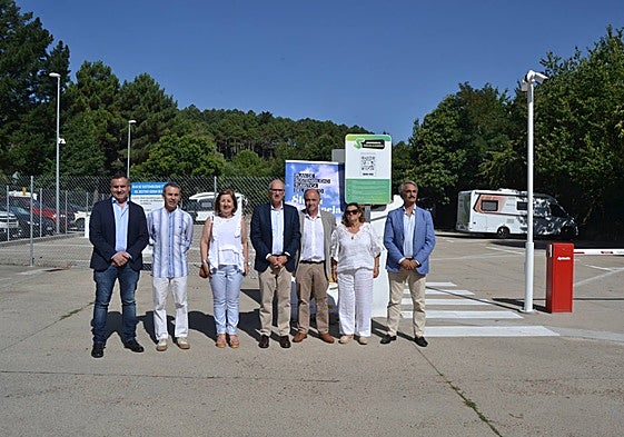 Las autoridades, durante la inauguración de la nueva instalación.