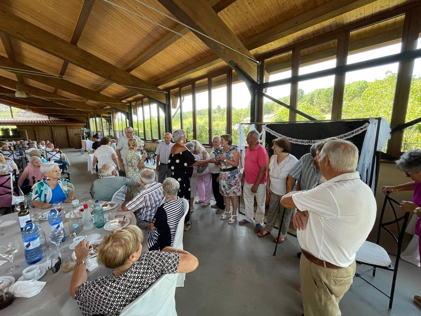 Animado día festivo para los mayores de Linares de Riofrío