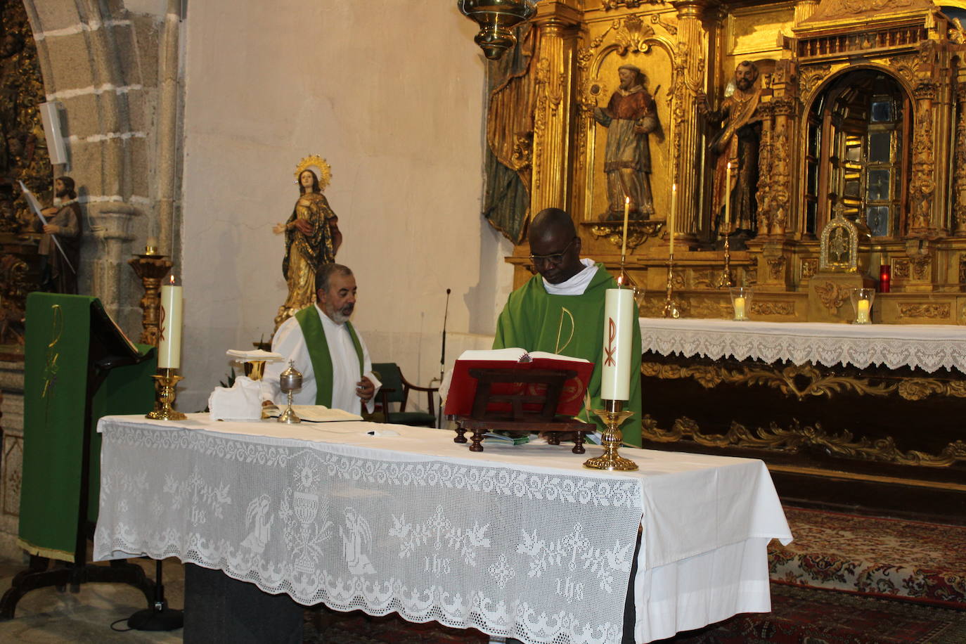 Los mayores de Puente del Congosto disfrutan de un animado día de fiesta