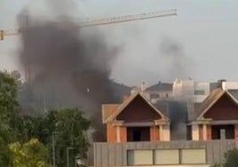 Alarma en Carbajosa de la Sagrada por un incendio en una casa abandonada