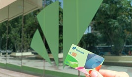 Unicaja regala 500 tarjetas regalo de Amazon de 30 euros a jóvenes por la contratación y uso de tarjetas