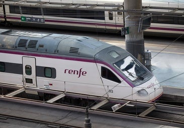 Un tren Media Distancia, en la estación de Madrid.