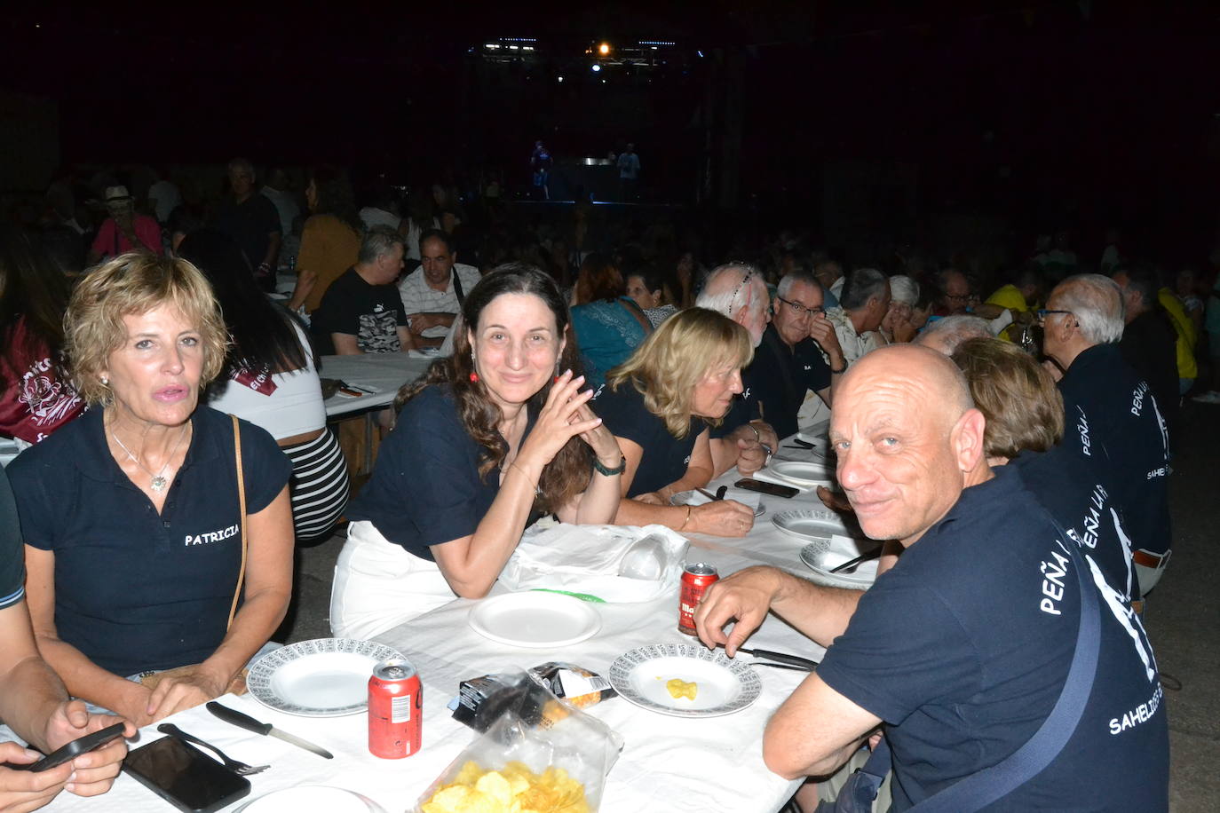 Una gran cena vecinal en Saelices el Chico