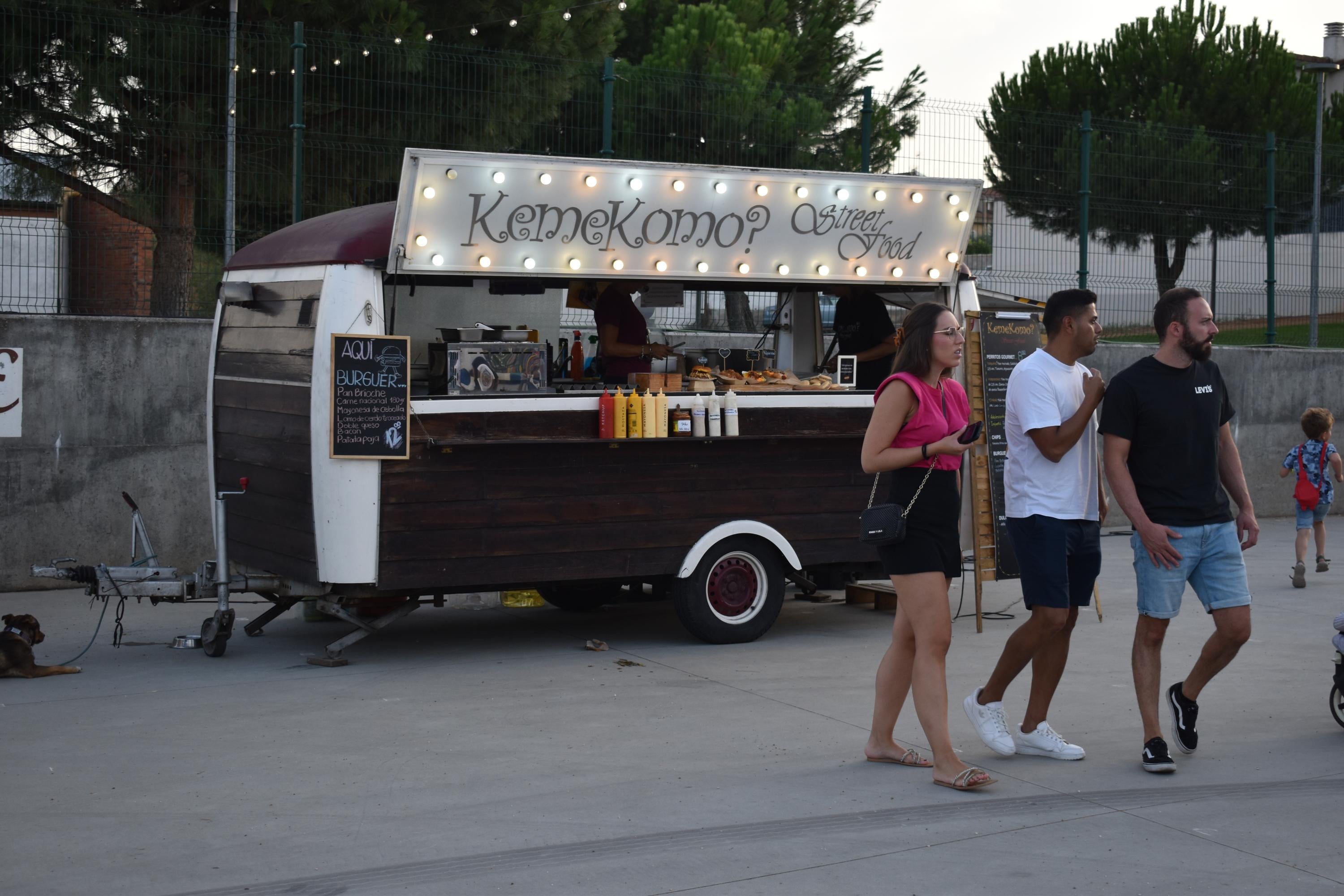 Aldeatejada disfruta de la I Feria de Food Trucks