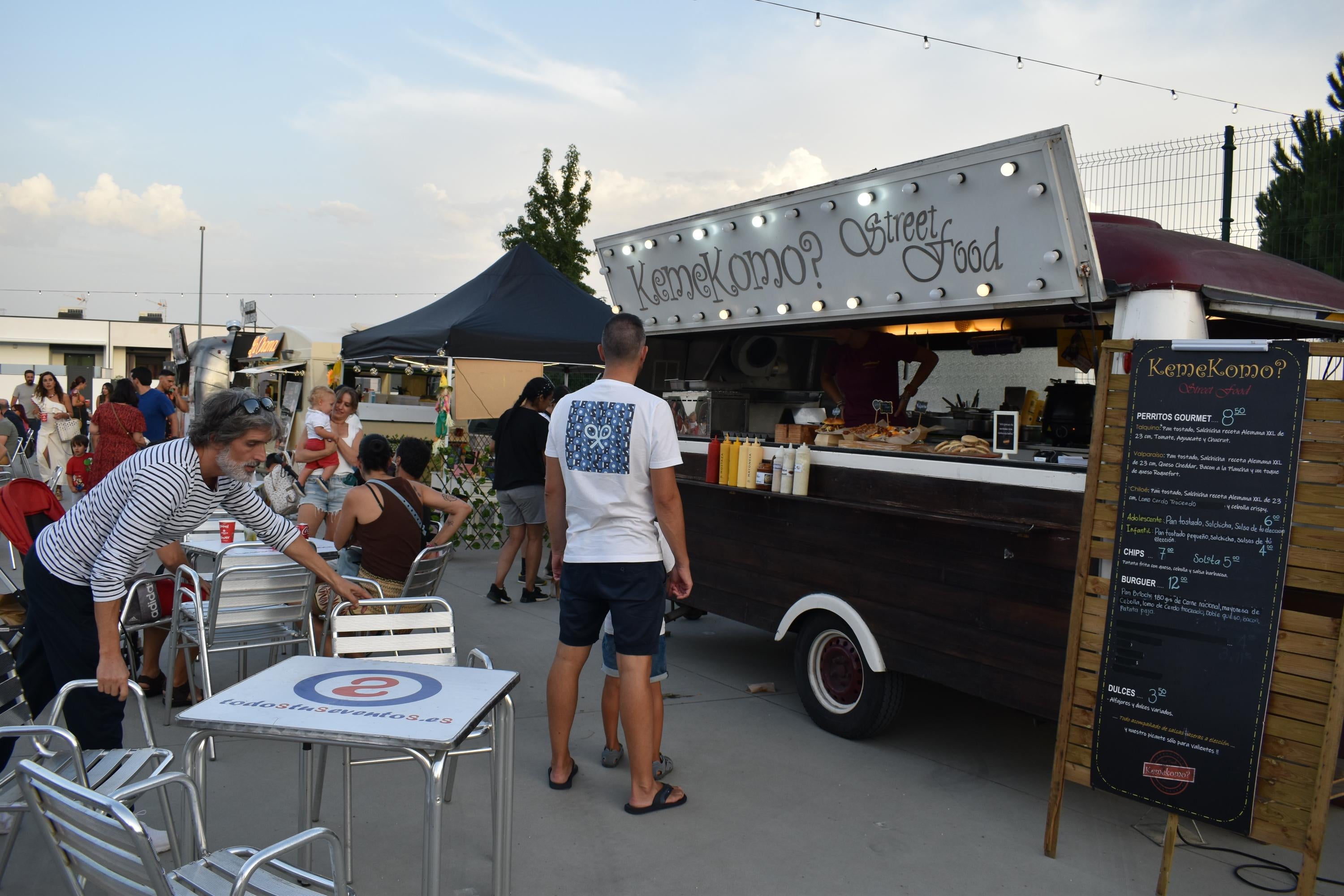 Aldeatejada disfruta de la I Feria de Food Trucks
