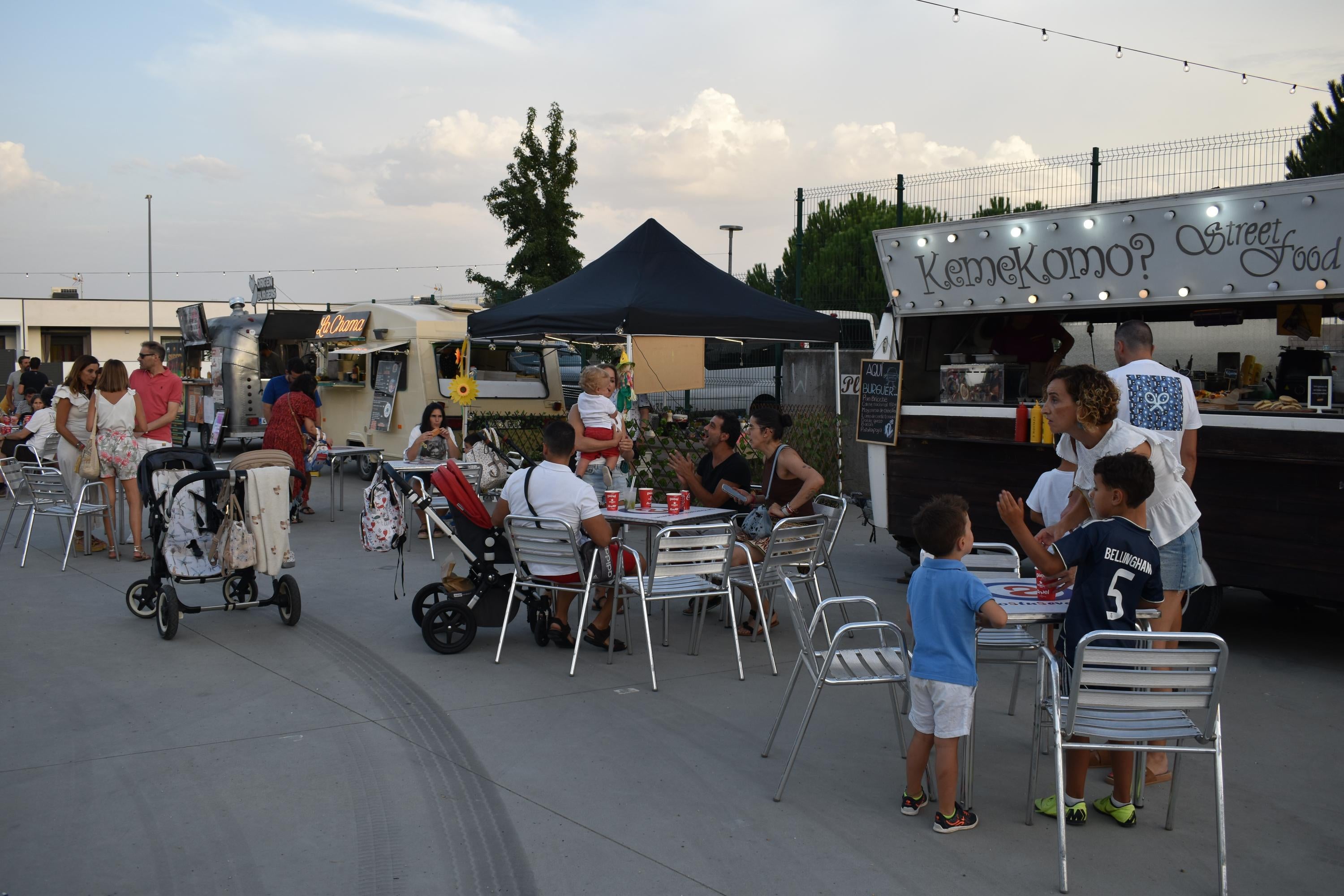 Aldeatejada disfruta de la I Feria de Food Trucks