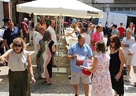 El convite se celebró en la Plaza en una jornada de mucho calor