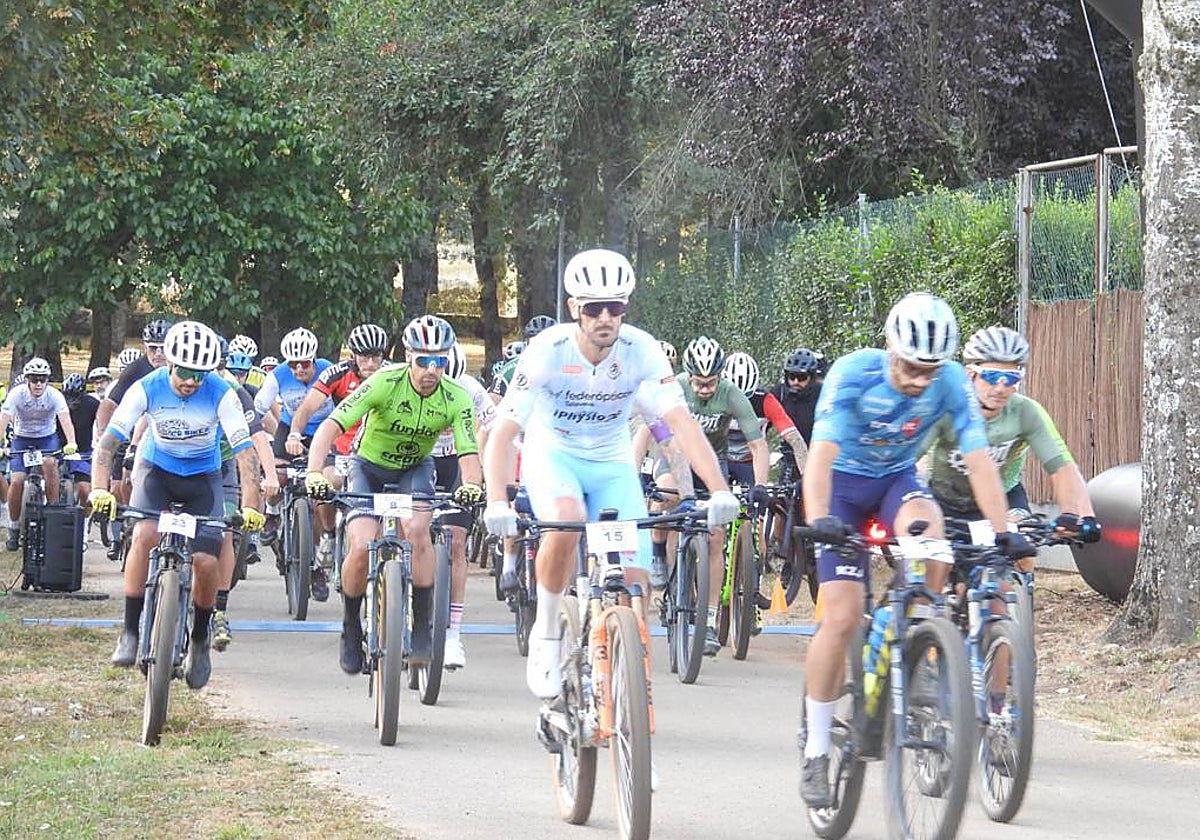 Gabriel Mateos y Ainhoa Sánchez se llevan la Navasfrías Bike Xtrem