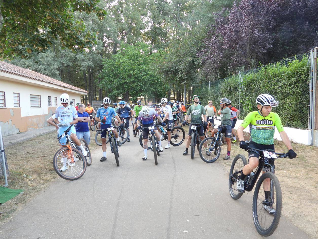 Gabriel Mateos y Ainhoa Sánchez se llevan la Navasfrías Bike Xtrem
