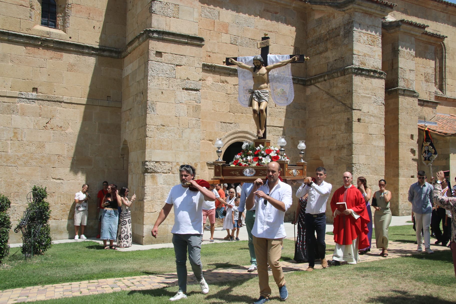 Castellanos de Moriscos arropa a su patrón