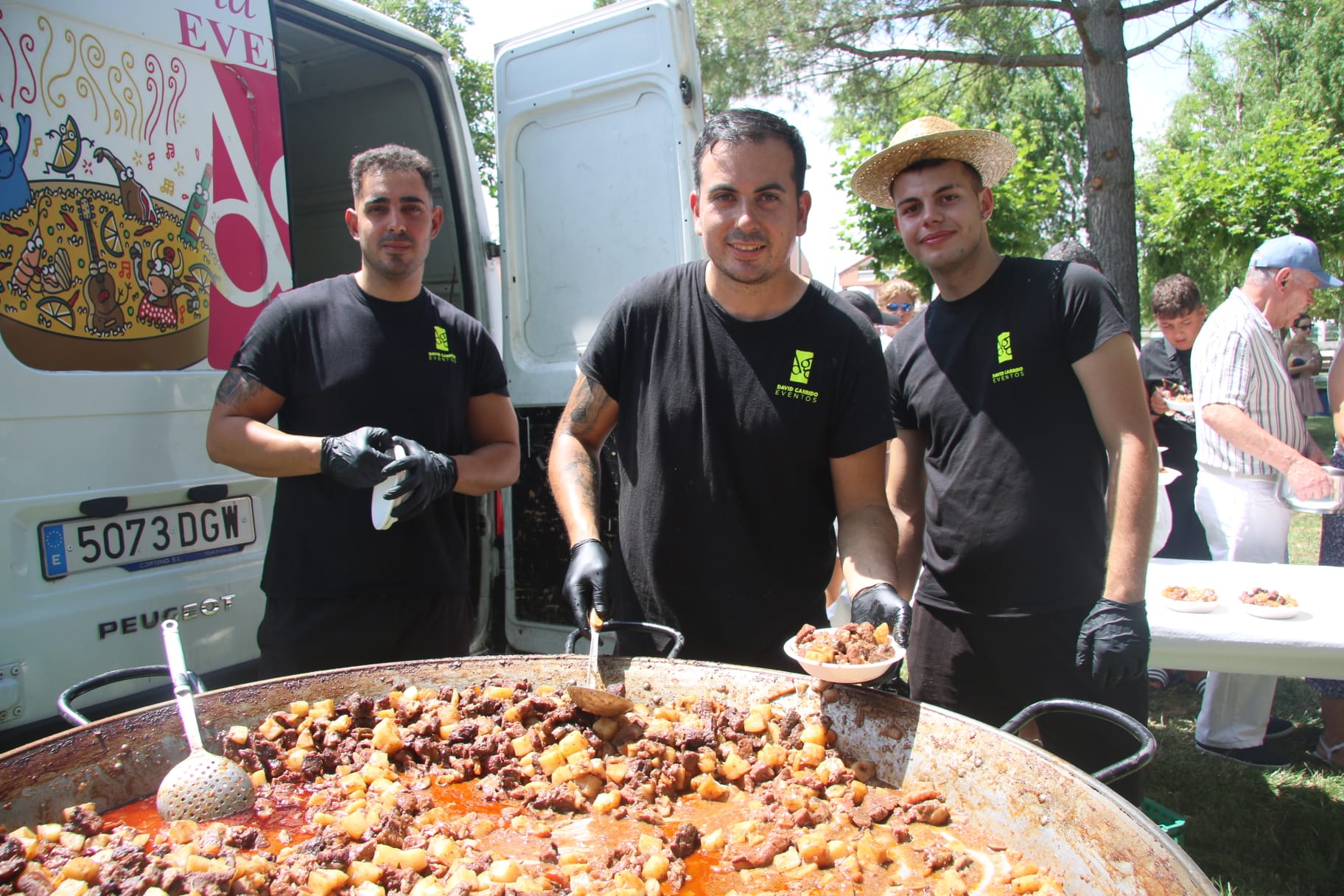 Un sabroso guiso de ternera, en el fin de fiesta de Encinas de Abajo