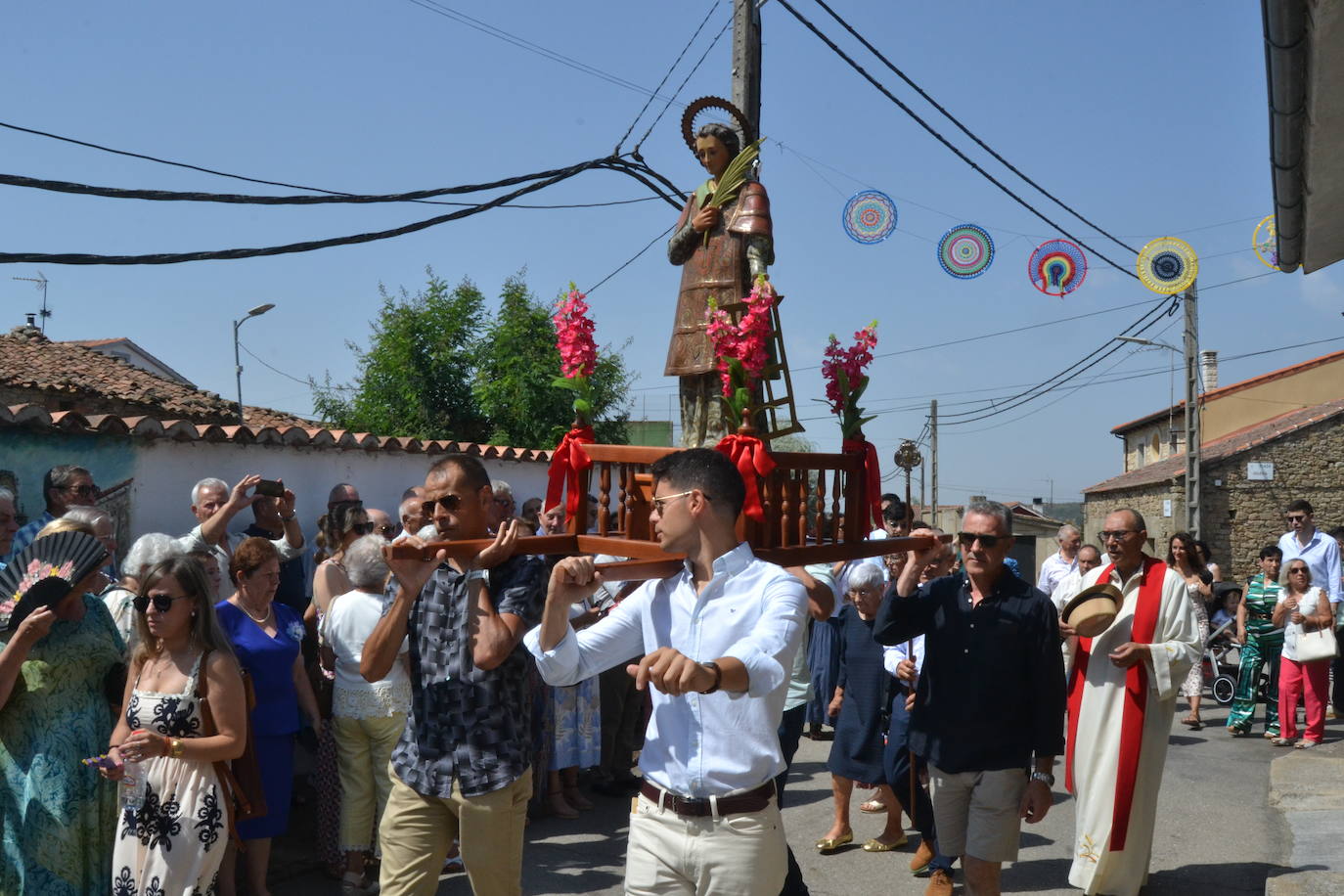 San Lorenzo preside el día grande de La Zarza de Pumareda