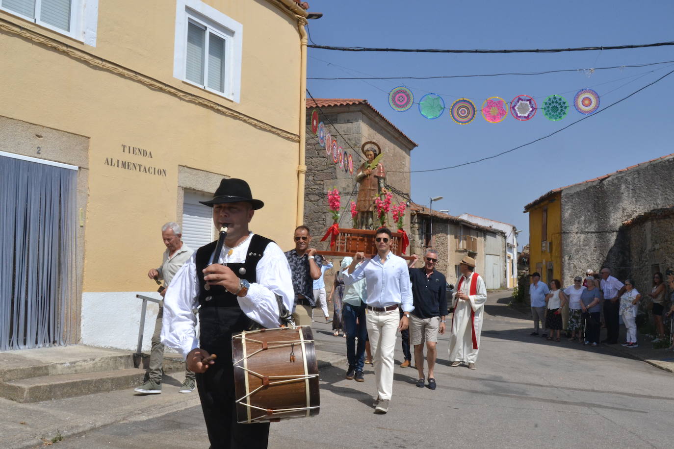 San Lorenzo preside el día grande de La Zarza de Pumareda