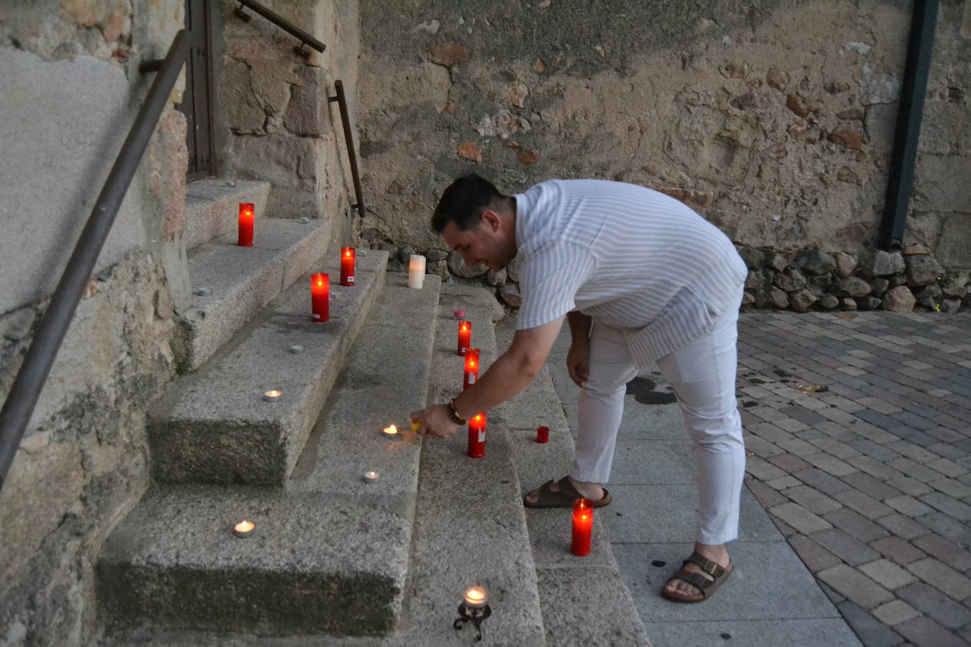 La &#039;Candelá&#039; ilumina La Fuente de San Esteban