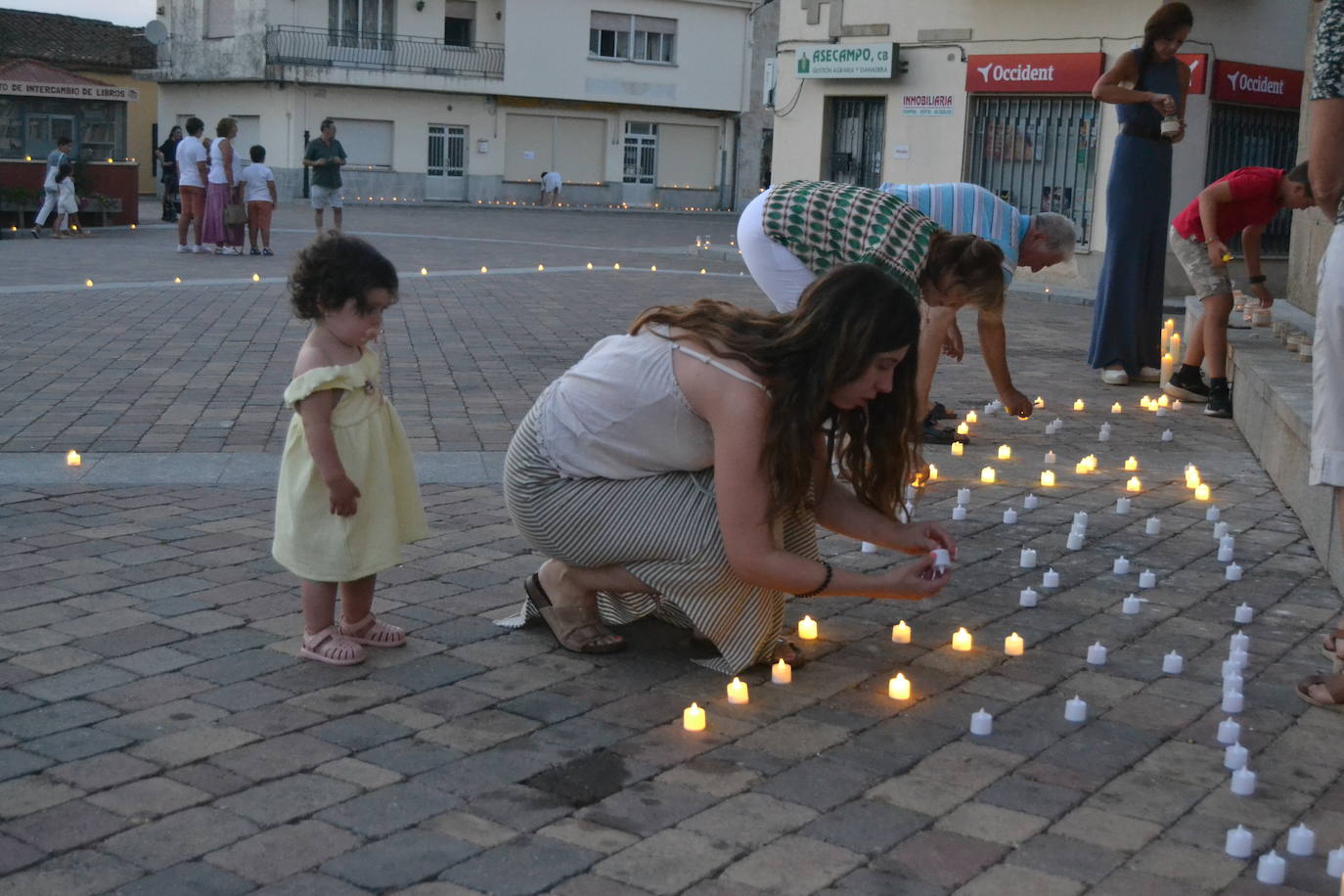 La &#039;Candelá&#039; ilumina La Fuente de San Esteban
