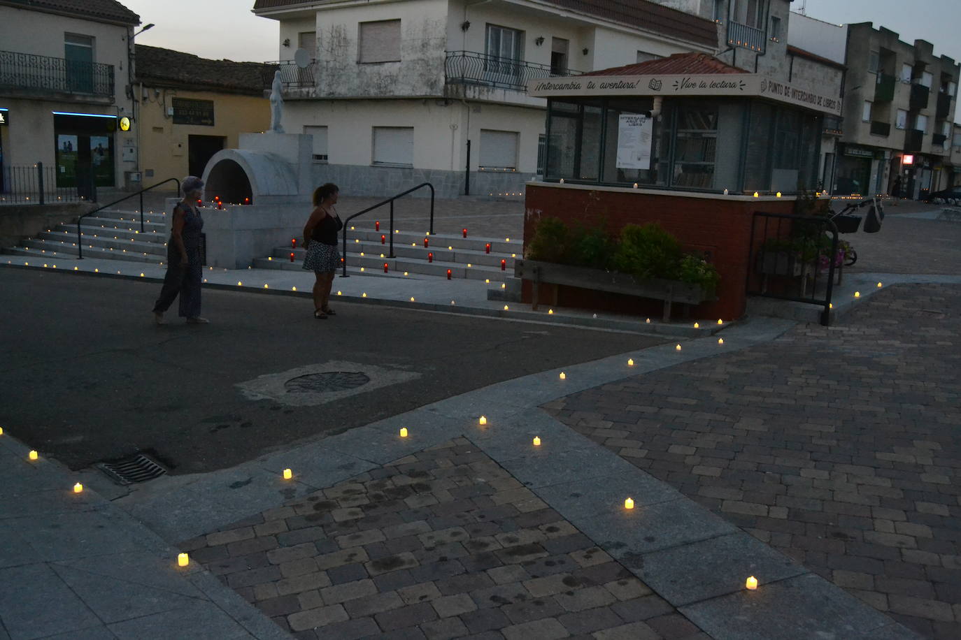 La &#039;Candelá&#039; ilumina La Fuente de San Esteban