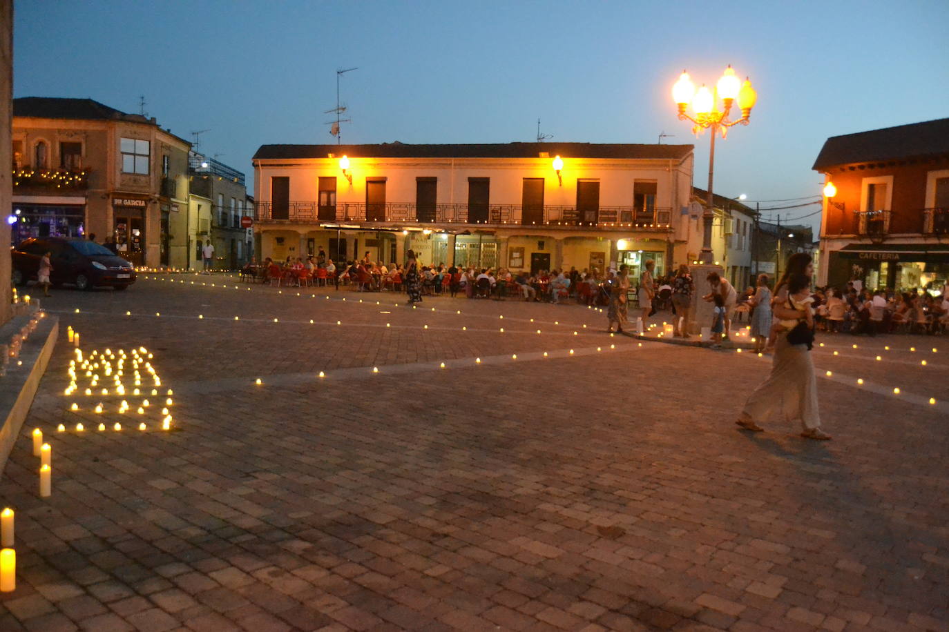 La &#039;Candelá&#039; ilumina La Fuente de San Esteban