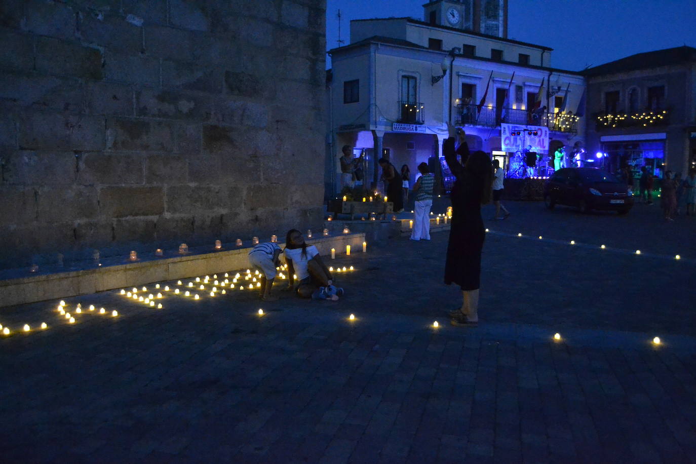 La &#039;Candelá&#039; ilumina La Fuente de San Esteban