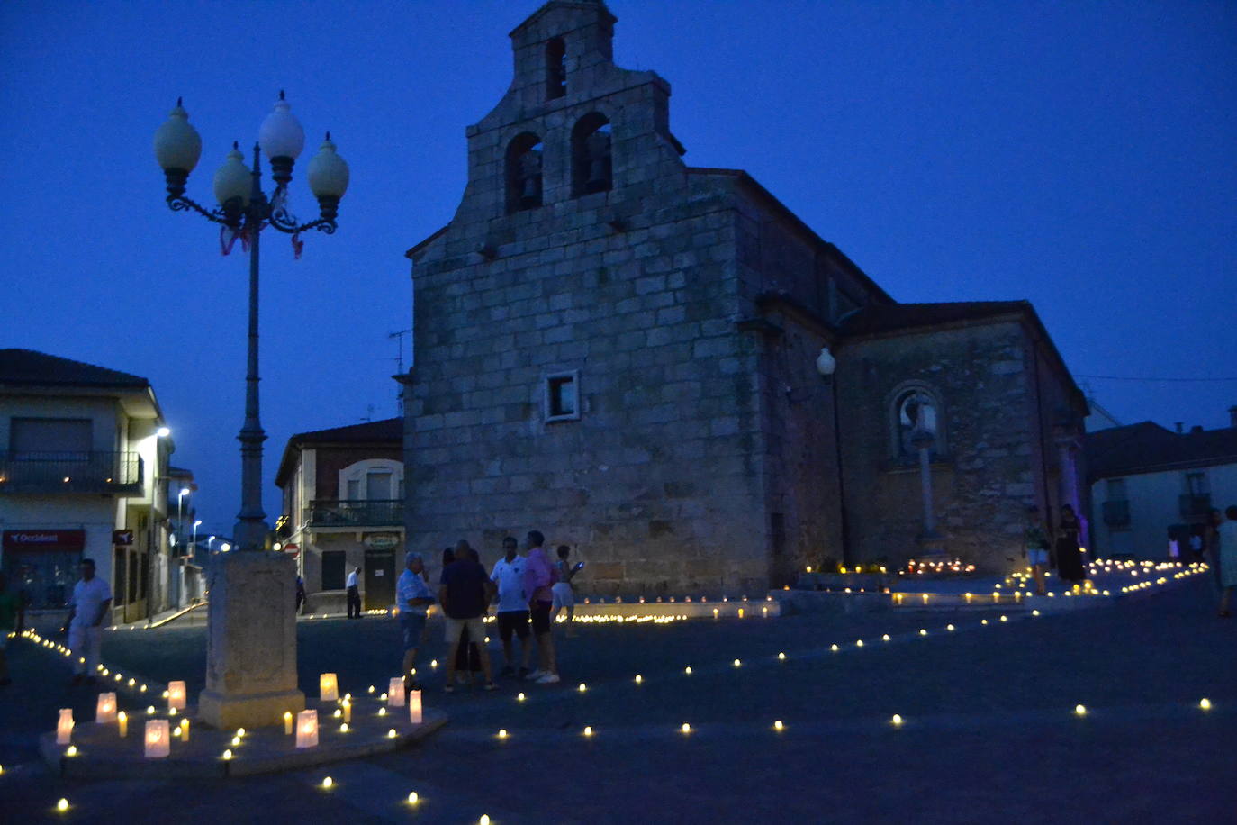 La &#039;Candelá&#039; ilumina La Fuente de San Esteban
