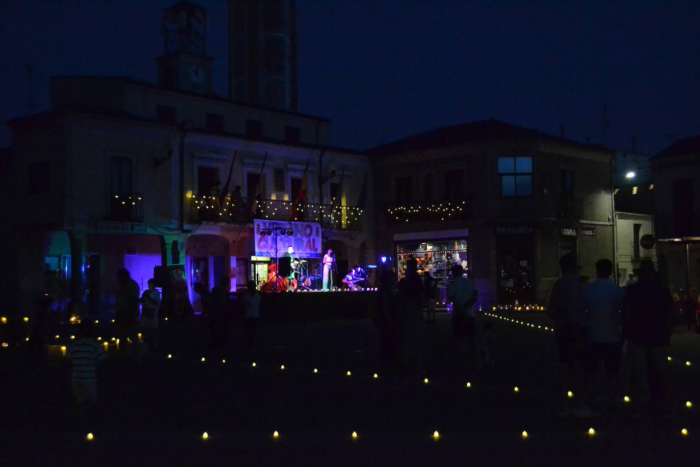 La &#039;Candelá&#039; ilumina La Fuente de San Esteban
