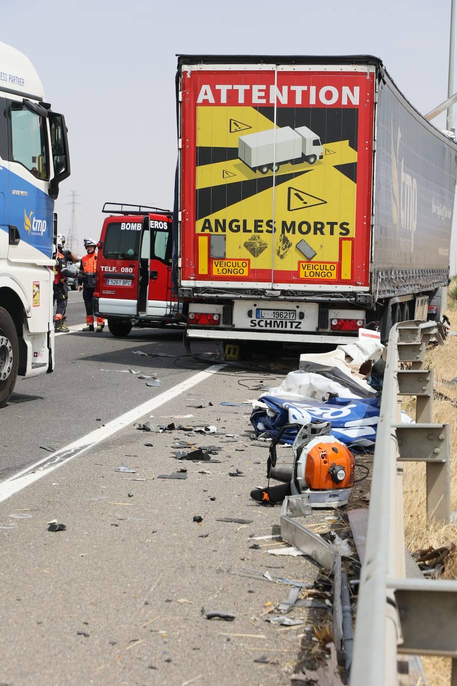 Así han quedado los camiones implicados en el accidente en la A-62