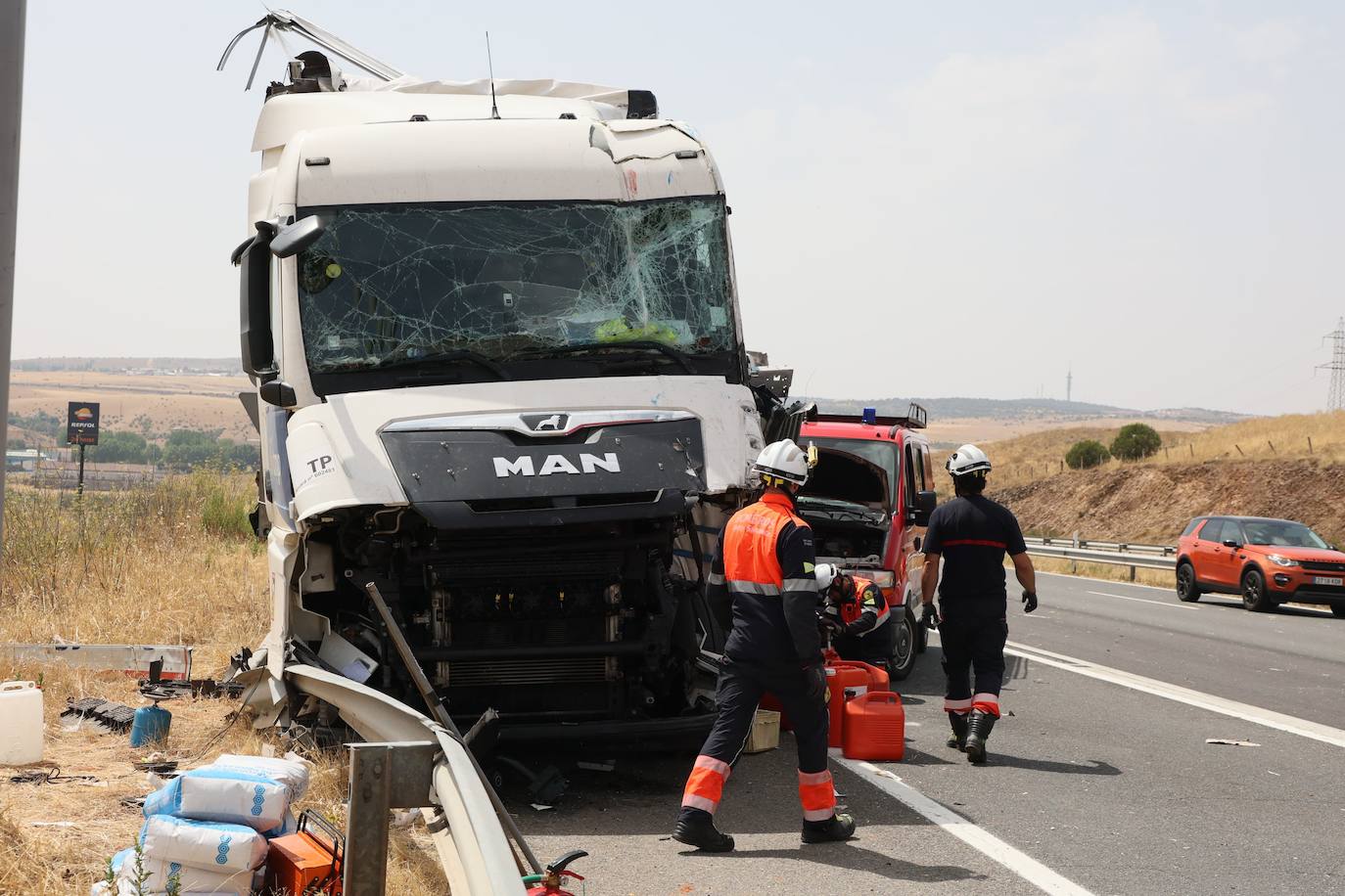 Así han quedado los camiones implicados en el accidente en la A-62
