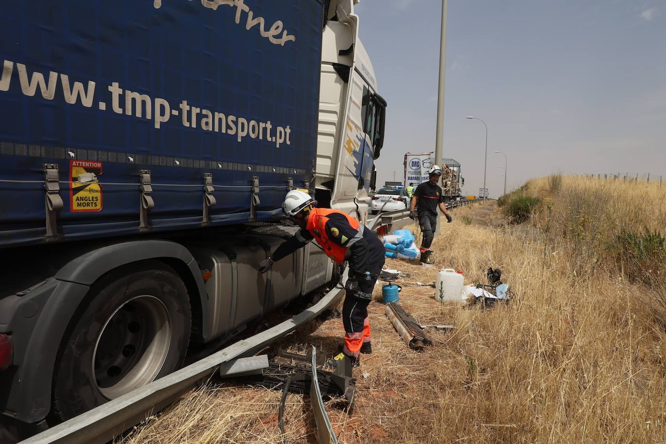Así han quedado los camiones implicados en el accidente en la A-62