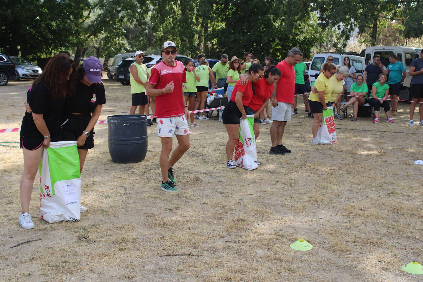 Las peñas animan el inicio de la semana festiva de Linares de Riofrío