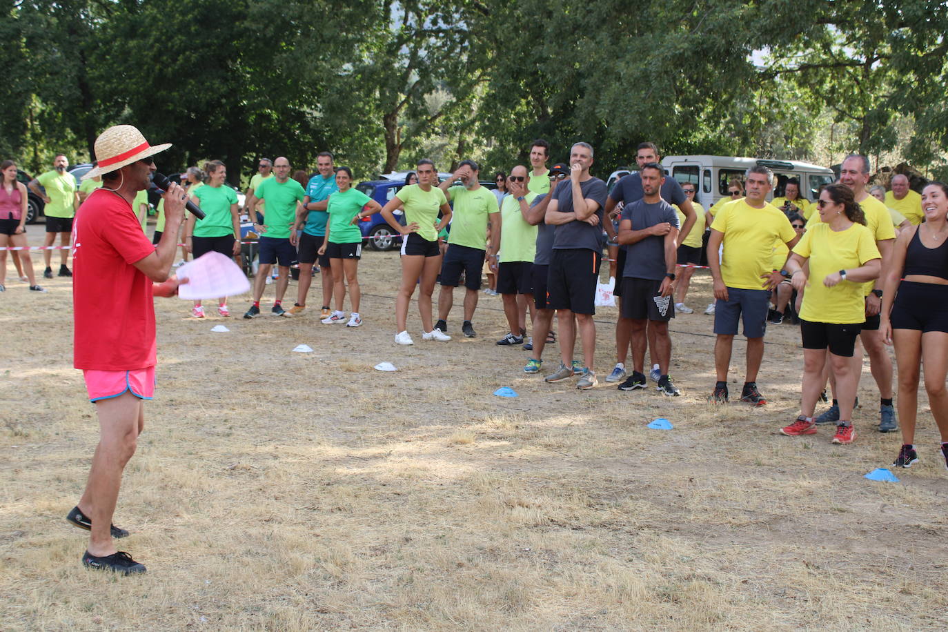 Las peñas animan el inicio de la semana festiva de Linares de Riofrío