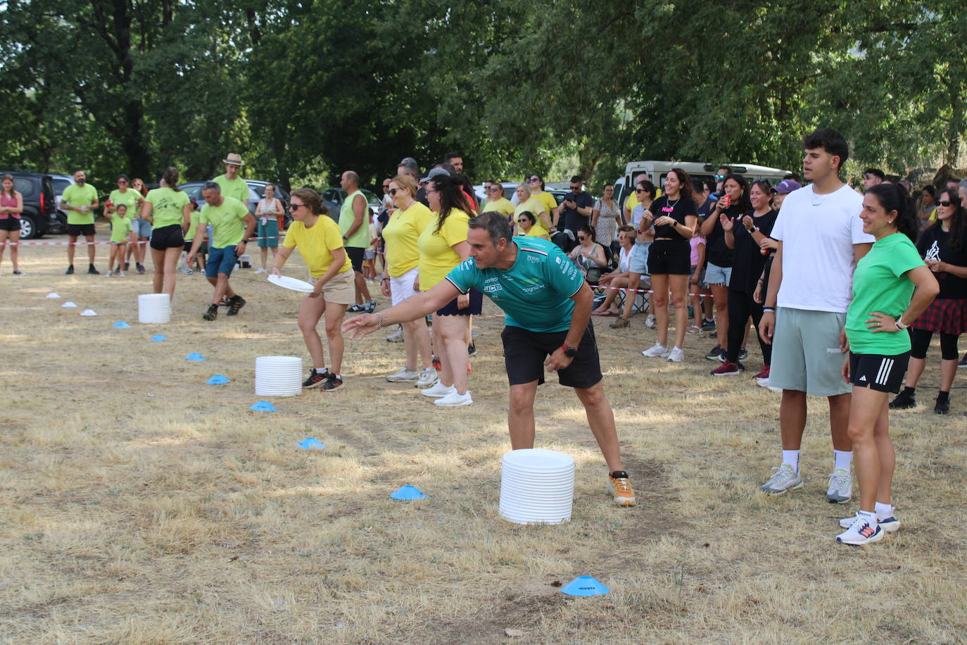 Las peñas animan el inicio de la semana festiva de Linares de Riofrío