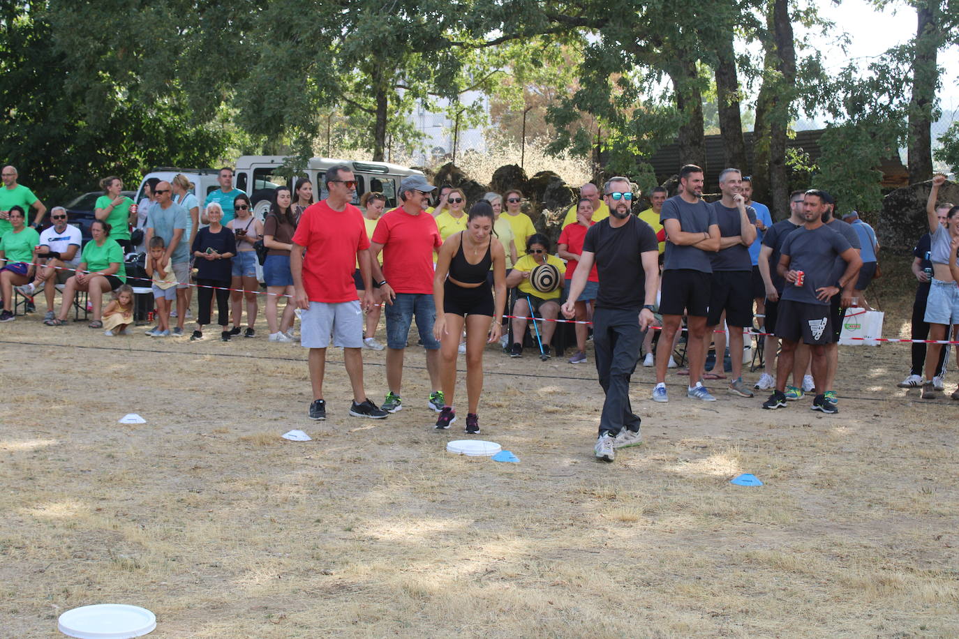Las peñas animan el inicio de la semana festiva de Linares de Riofrío