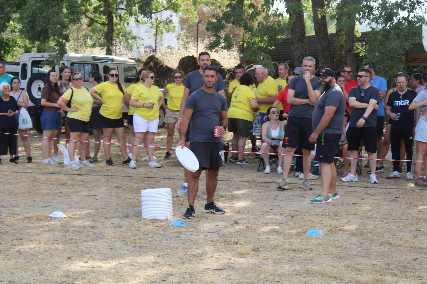 Las peñas animan el inicio de la semana festiva de Linares de Riofrío