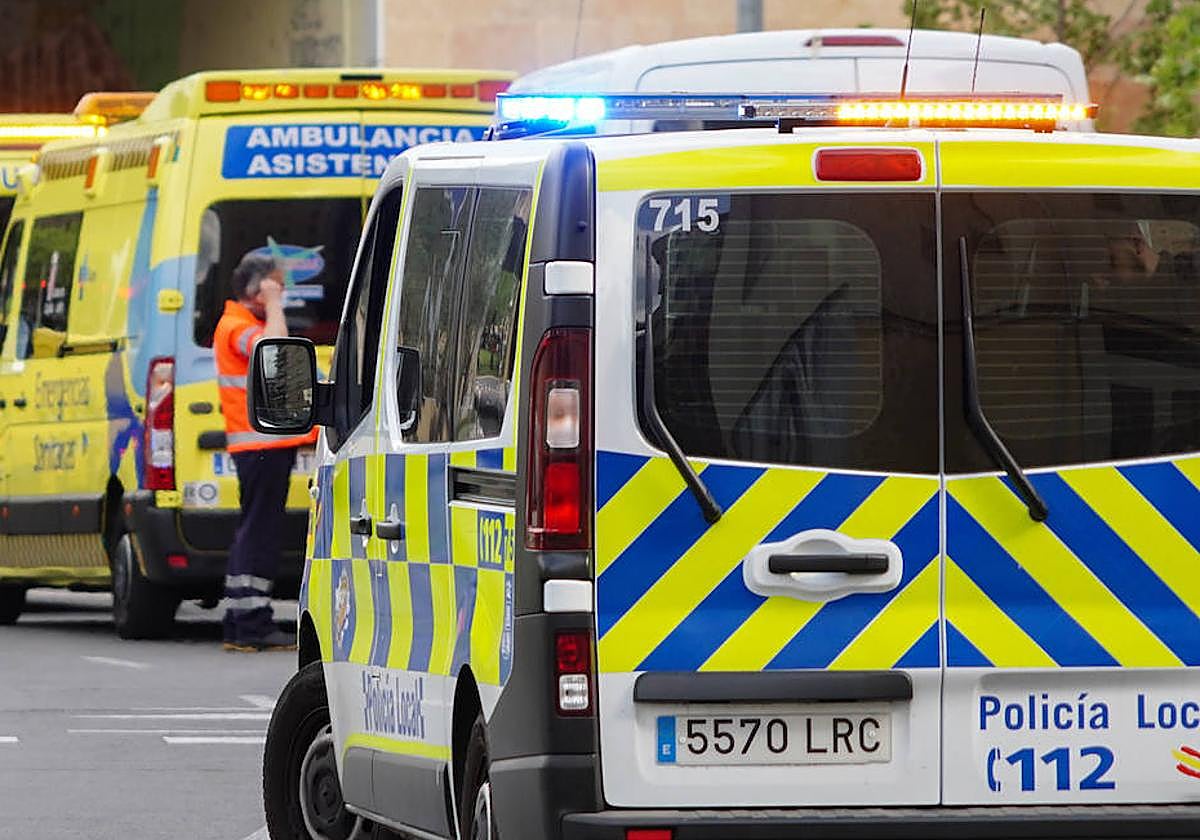 Ambulancias y Policía Local, en una intervención ajena a esta información.
